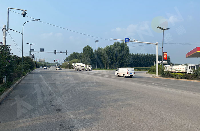 雄安新區道路的LED燈桿屏.jpg
